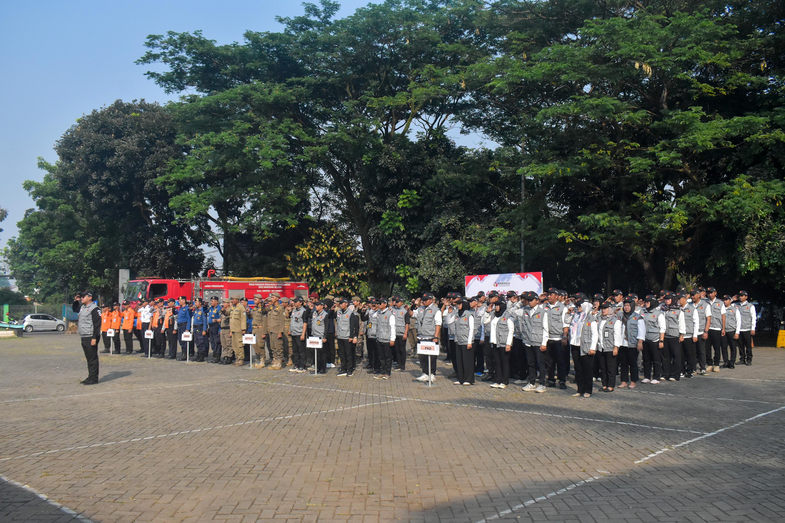 Bawaslu Tangsel melaksanakan apel gabungan