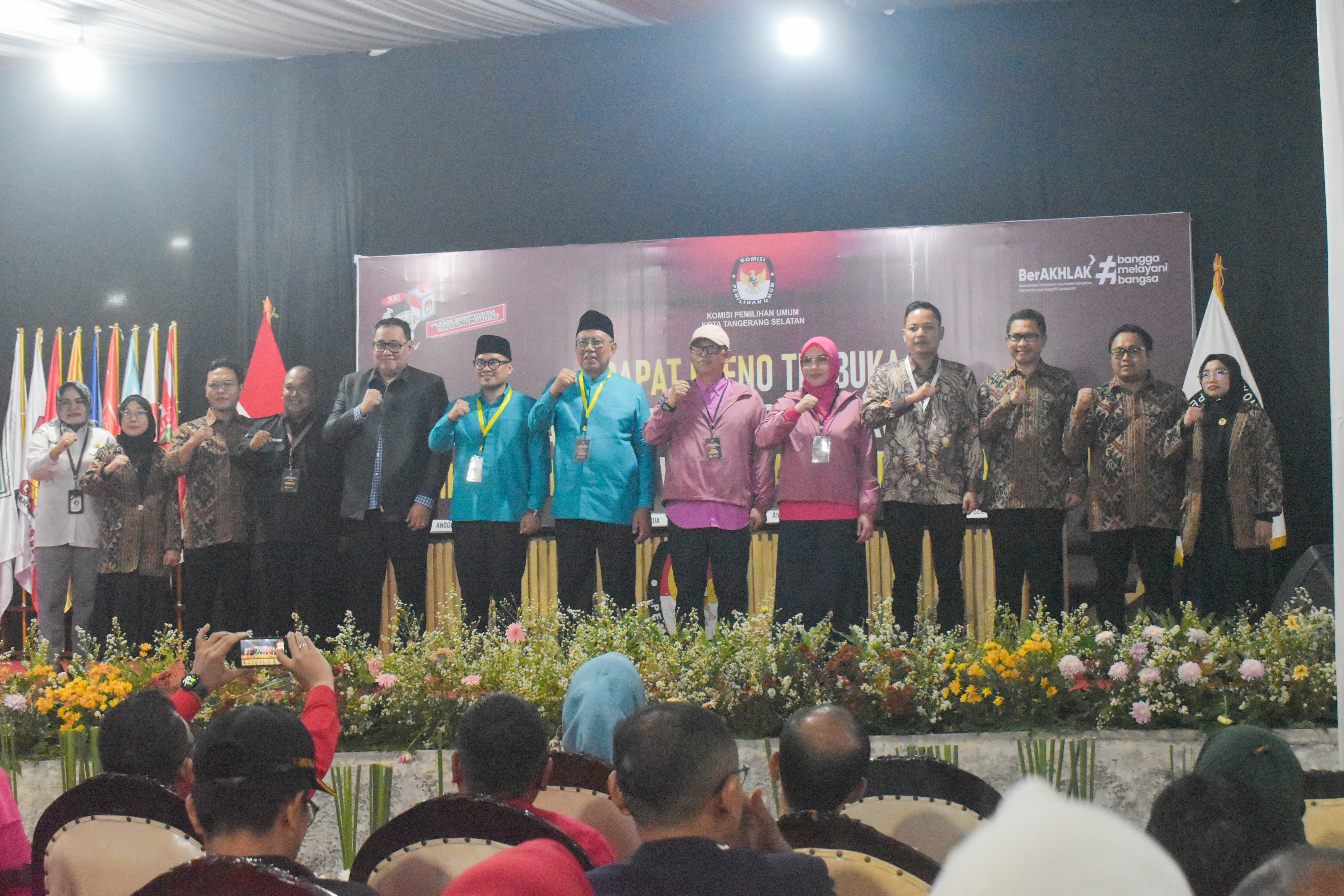 Rapat Pleno Terbuka Pengundian dan Penetapan Nomor Urut Pasangan Calon Walikota dan Wakil Walikota Tangerang Selatan, Senin malam, (23/9/2024). 