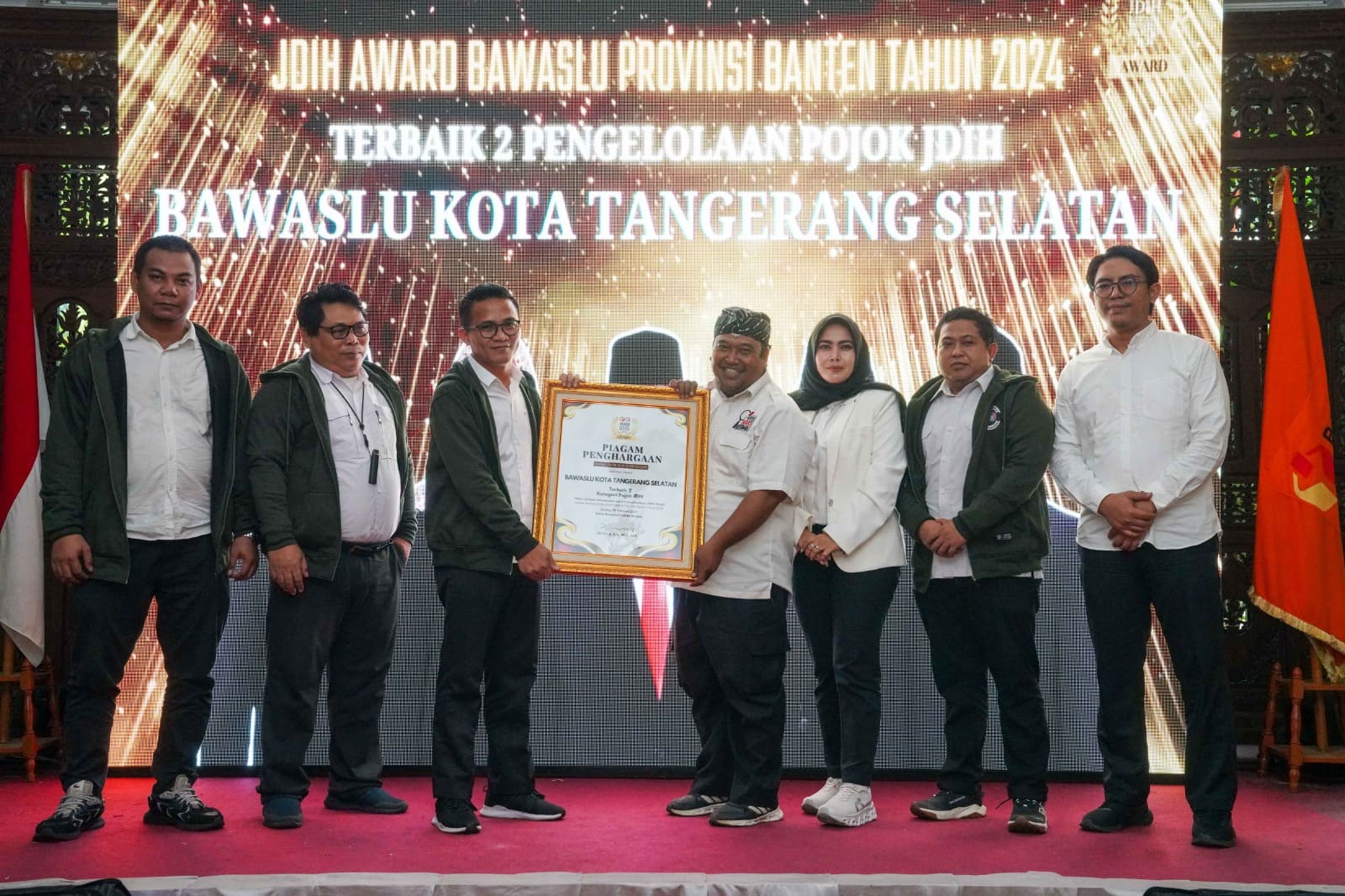 Bawaslu Tangsel Raih Penghargaan Pengelolaan Pojok JDIH Award Terbaik II