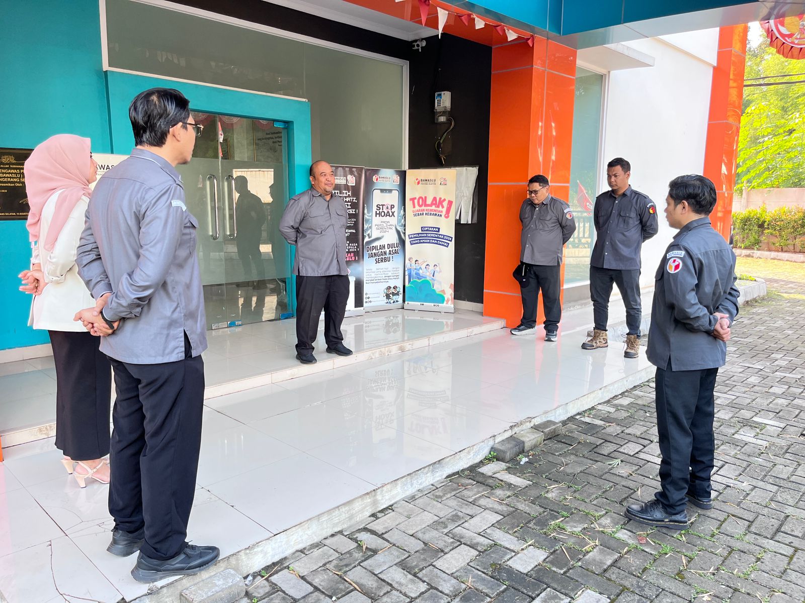 Bawaslu Kota Tangerang Selatan Lakukan Apel Pagi Rutin dan Latihan PBB