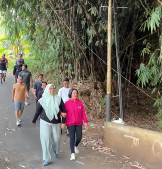Bawaslu Kota Tangerang Selatan melaksanakan kegiatan “Jumat Sehat”. Jumat, (1/8).
