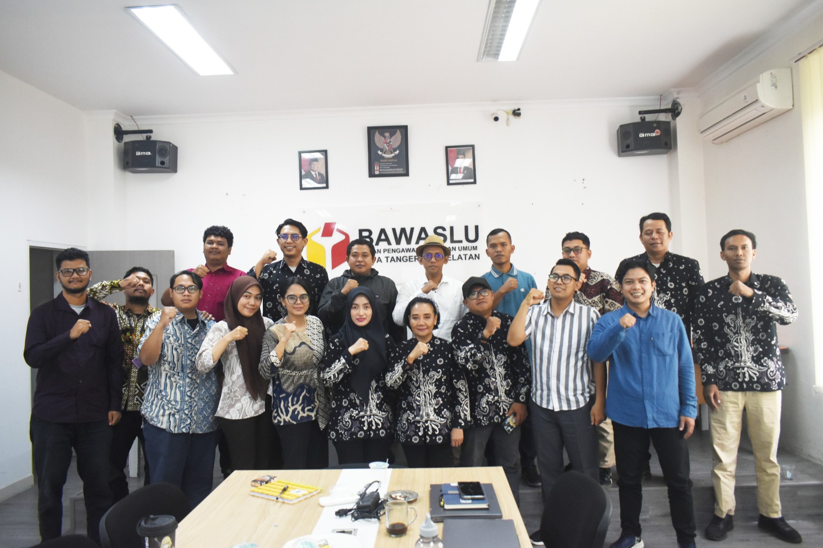 Tingkatkan Kemampuan Menulis, Bawaslu Adakan Pelatihan Menulis Bersama Jurnalis