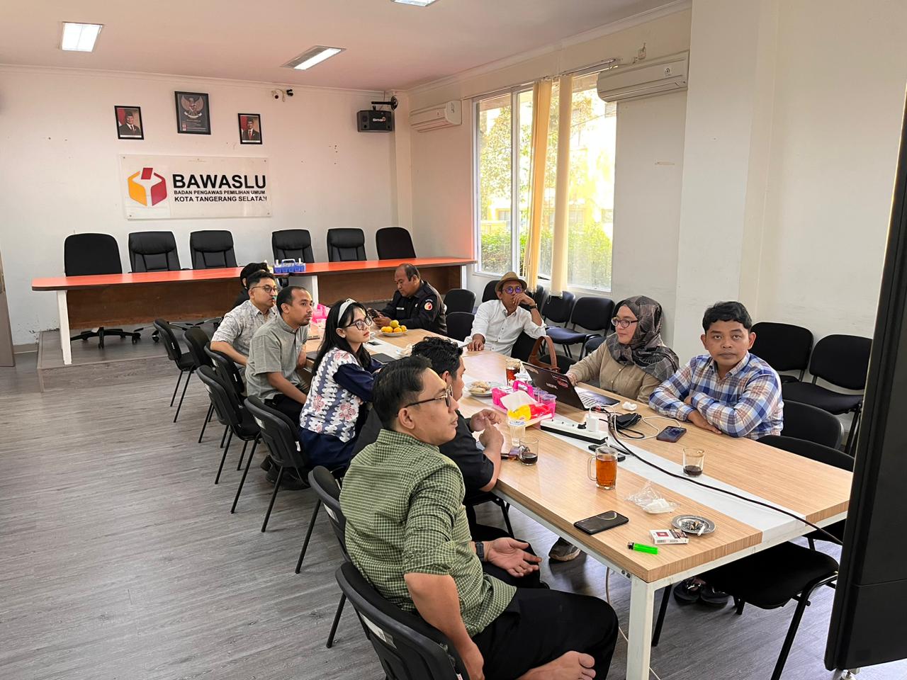Monitoring Kehumasan, Bawaslu Banten Dorong Optimalisasi Website dan Media Sosial Bawaslu Tangsel, Jumat (12/25).