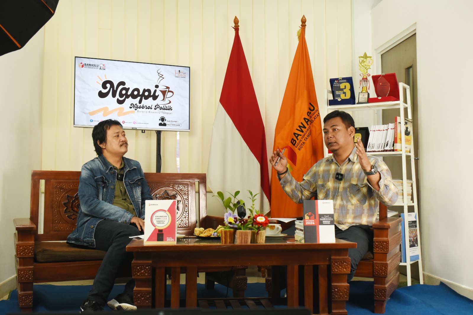 Bawaslu Kota Tangerang Selatan menggelar kegiatan Ngobrol Politik bersama masyarakat dengan mengangkat tema “Peran Politik Partai dalam Pendidikan Politik Kepemiluan”, pada Selasa, (13//1).