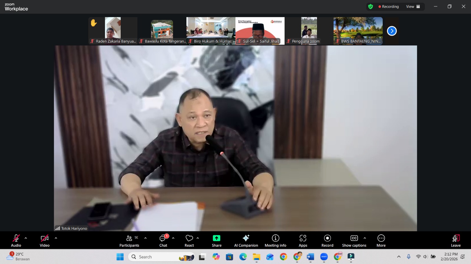Anggota Bawaslu RI Divisi Hukum dan Penyelesaian Sengketa, menyampaikan materi dalam Rapat Penyamaan Persepsi dan Strategi Pelaksanaan Tugas Konsolidasi Demokrasi di Luar Tahapan. Jumat (20/26).