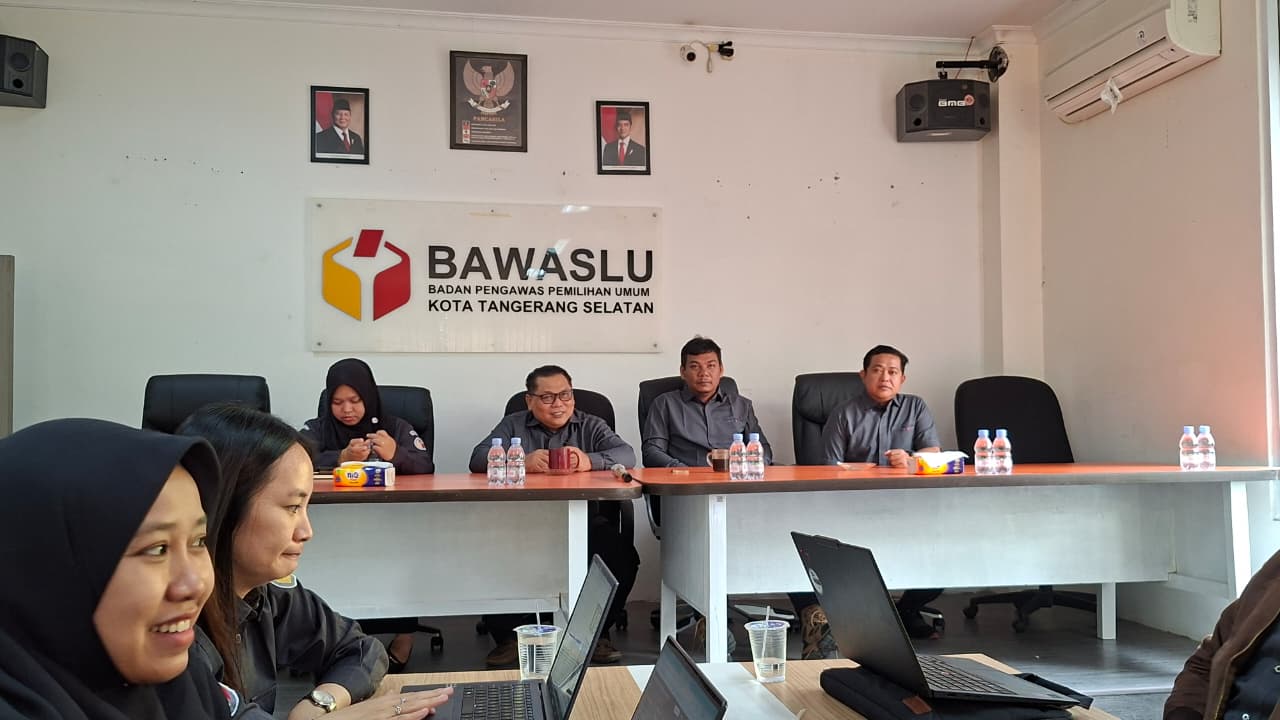 Bawaslu Kota Tangerang Selatan Laksanakan Briefing Rutin, Selalu Pastikan Peningkatan Kapasitas Jajaran
