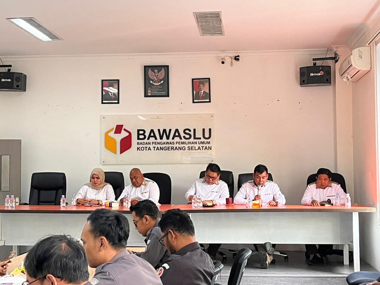 Bawaslu Kota Tangerang Selatan Laksanakan Briefing Rutin, Tingkatkan Kapasitas Jajaran