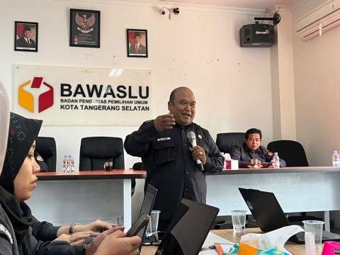 pel rutin senin pagi dilingkungan bawaslu kota tangerang selatan, senin 27 juli 2026 