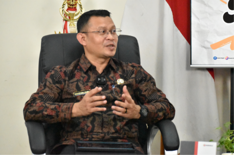Pada kesempatan ini, narasumber menyampaikan, "Komitmen kami bukan hanya orientasi akademik, tapi penguatan karakter. Anak-anak harus cerdas, kritis, dan siap menghadapi tantangan teknologi serta demokrasi," tegas Teguh. Pernyataan tersebut menegaskan bahwa pendidikan tidak hanya berorientasi pada pencapaian akademik, tetapi juga pada pembentukan karakter generasi muda yang mampu berpartisipasi aktif dalam kehidupan demokrasi.