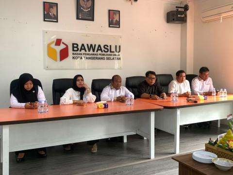 Selain menjadi bagian dari rangkaian peringatan dua momentum penting tersebut, kegiatan ini juga menjadi ruang untuk memperkuat komitmen bersama seluruh jajaran Bawaslu Kota Tangerang Selatan dalam menjaga kualitas kelembagaan. Semangat kemerdekaan dan peringatan HUT ke-8 Bawaslu Kabupaten/Kota diharapkan dapat menjadi dorongan bagi seluruh jajaran untuk terus bekerja secara profesional, solid, dan berintegritas dalam mengawal demokrasi serta pengawasan pemilu.