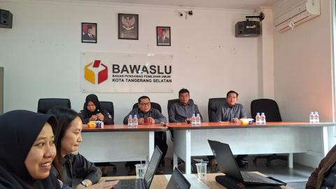 Bawaslu Kota Tangerang Selatan Laksanakan Briefing Rutin, Selalu Pastikan Peningkatan Kapasitas Jajaran