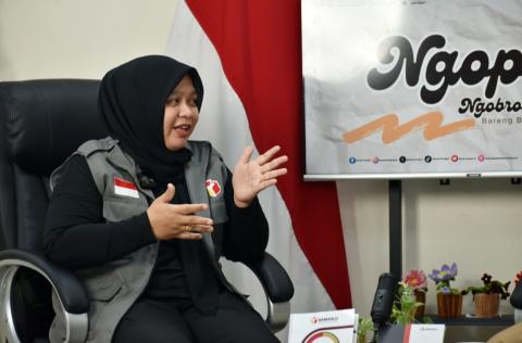  Ibu Ike menegaskan kedudukan dan fungsi utama jajaran kesekretariatan dalam menjalankan roda organisasi Bawaslu. "Teman-teman mungkin yang harus dipahami adalah kita itu sekretariat ya, adalah support system-nya dari pimpinan," tegas Ike.