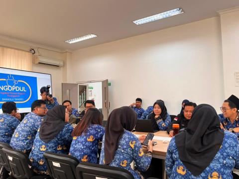 Melalui Ngopdul, jajaran Bawaslu Kota Tangerang Selatan berdiskusi mengenai pengalaman dan praktik dalam menangani serta mendokumentasikan dugaan pelanggaran yang ditemukan dalam pelaksanaan tugas pengawasan. Kehadiran Tim Jurnal dan Publikasi Puslitbangdiklat Bawaslu RI turut memberikan perspektif dalam melihat kerja-kerja pengawasan dari sisi penelitian, jurnalistik, publikasi, dan dokumentasi.