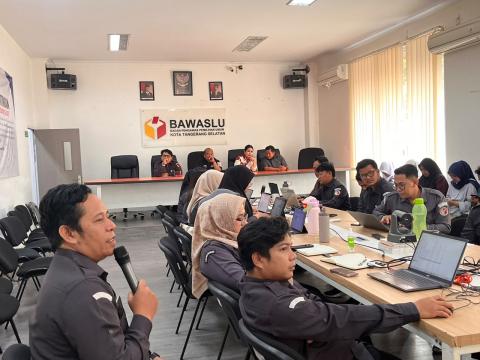 Melalui kegiatan ini, Bawaslu Kota Tangerang Selatan terus memperkuat kapasitas kelembagaan dan kualitas pengawasan berbasis data sebagai bagian dari komitmen untuk mengawal setiap tahapan kepemiluan secara transparan, akuntabel, dan berintegritas.