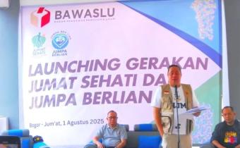 Ketua dan Anggota Bawaslu Tangsel hadiri secara online Peluncuran Program “Jumat Sehati”, Jumat (1/8).