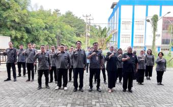 Plt. Kepala Sekretariat Bawaslu Provinsi Banten Tekankan Penguatan Lembaga saat Apel di Bawaslu Tangsel