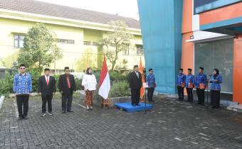 Bawaslu Tangsel menggelar upacara peringatan Hari Kesaktian Pancasila dengan mengusung tema "Pancasila Perekat Bangsa Menuju Indonesia Raya”, Rabu (1/10).