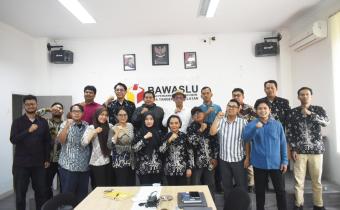 Tingkatkan Kemampuan Menulis, Bawaslu Adakan Pelatihan Menulis Bersama Jurnalis