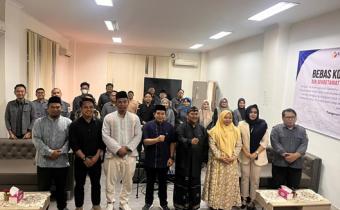 Program yang disiarkan di youtube channel milik Bawaslu Tangsel TV, dihadiri oleh Ketua dan Anggota Bawaslu Tangsel. Turut hadir, Kepala Sekretariat (Kasek), para Kepala Sub Bagian (Kasubbag), dan Jajaran Sekretariat Bawaslu Tangsel. Anggota Bawaslu Tangsel, Apria Roles Saputro merupakan host “Ngabuburit Pengawasan” pada hari ini yang memandu para Narasumber, yaitu Asrianto Asgaf, S.I.Kom., M.I.Kom yang merupakan seorang Akademisi dan Ustadz Agus Setyawan yang merupakan seorang Pemuka Agama