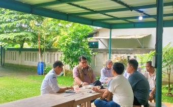 Nongkrong Asik Ngobrolin Pelanggaran atau Ngasong menjadi sarana yang diharapkan bisa meningkatkan partisipasi masyarakat terhadap pengawasan Pemilu dan Pilkada.