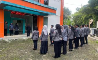 Bawaslu Tangsel Laksanakan Apel Rutin Senin pagi di Lingkungan Bawaslu Kota Tangerang Selatan