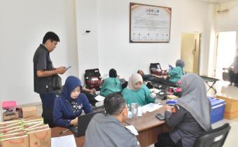 Rayakan HUT ke-18, Bawaslu Kota Tangerang Selatan Gelar Aksi Donor Darah