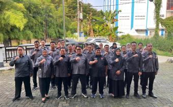 Semangat Awali Pekan, Ketua Bawaslu Tangsel Muhamad Acep Pimpin Apel Senin Pagi
